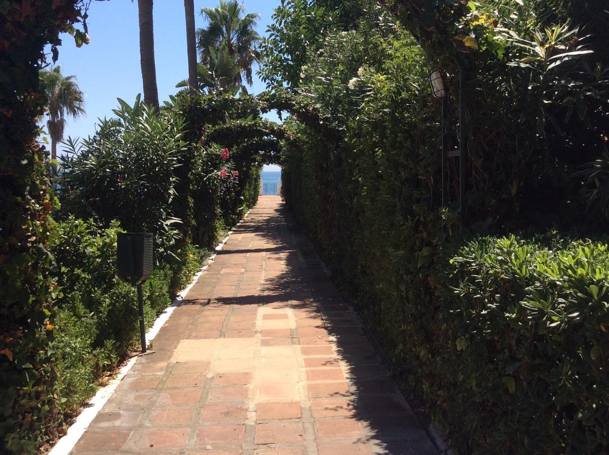 Mansion Alhamar - 2 Bedroom, Frontline Beach, Mountain Views, Full Size Pool, Tennis Courts, Close To Shops, On-Site Bar & Chiringuito Sitio de Calahonda Eksteriør bilde
